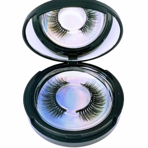 Sophia: 3D Magnetic Premium Silk Lashes, Magnetic Eyeliner, & Tweezers Ultimate - Picture 3 of 10